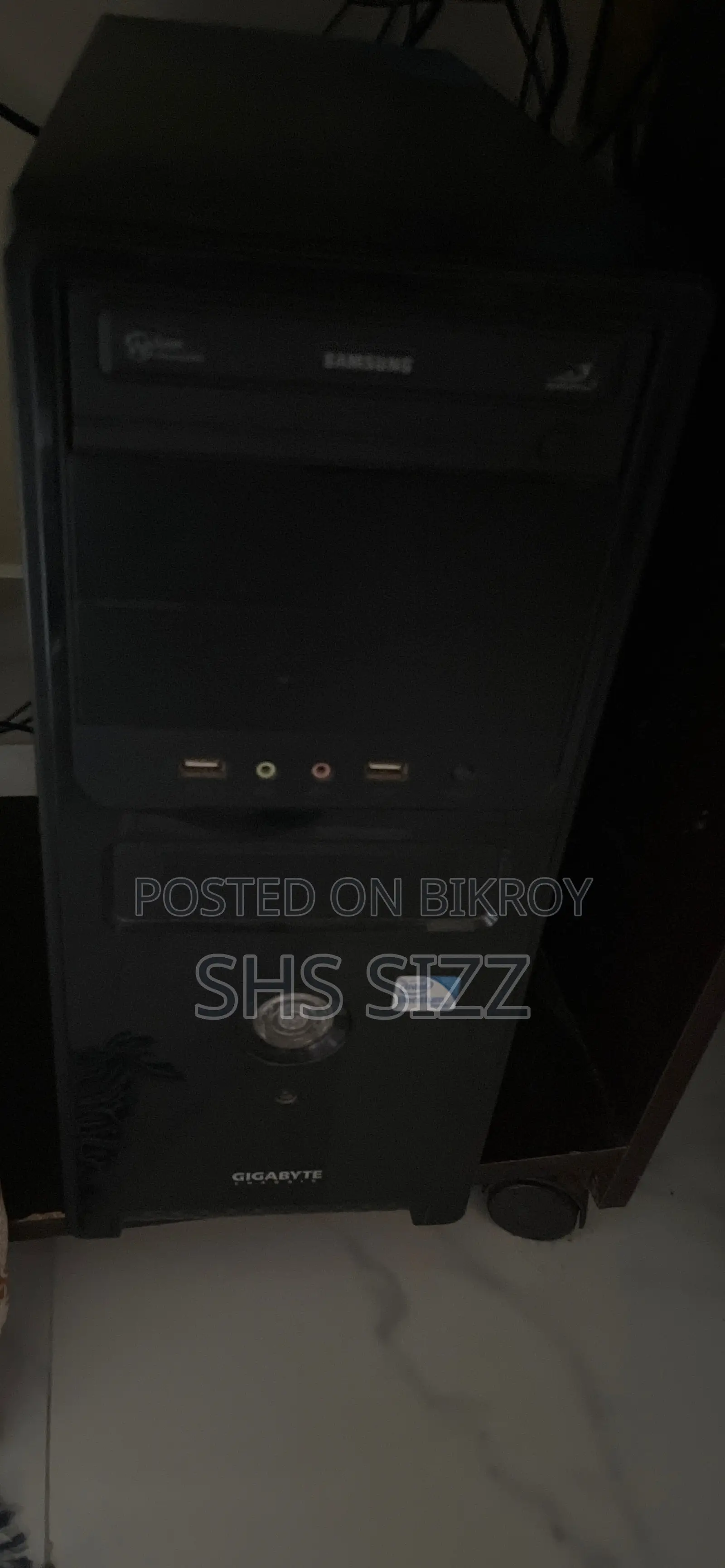 Desktop Computer Gigabyte GB-BXA8-5545 4GB Intel Core 2 Duo HDD 512GB