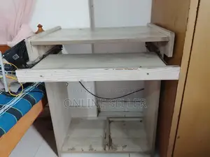 কম্পিউটার টেবিল