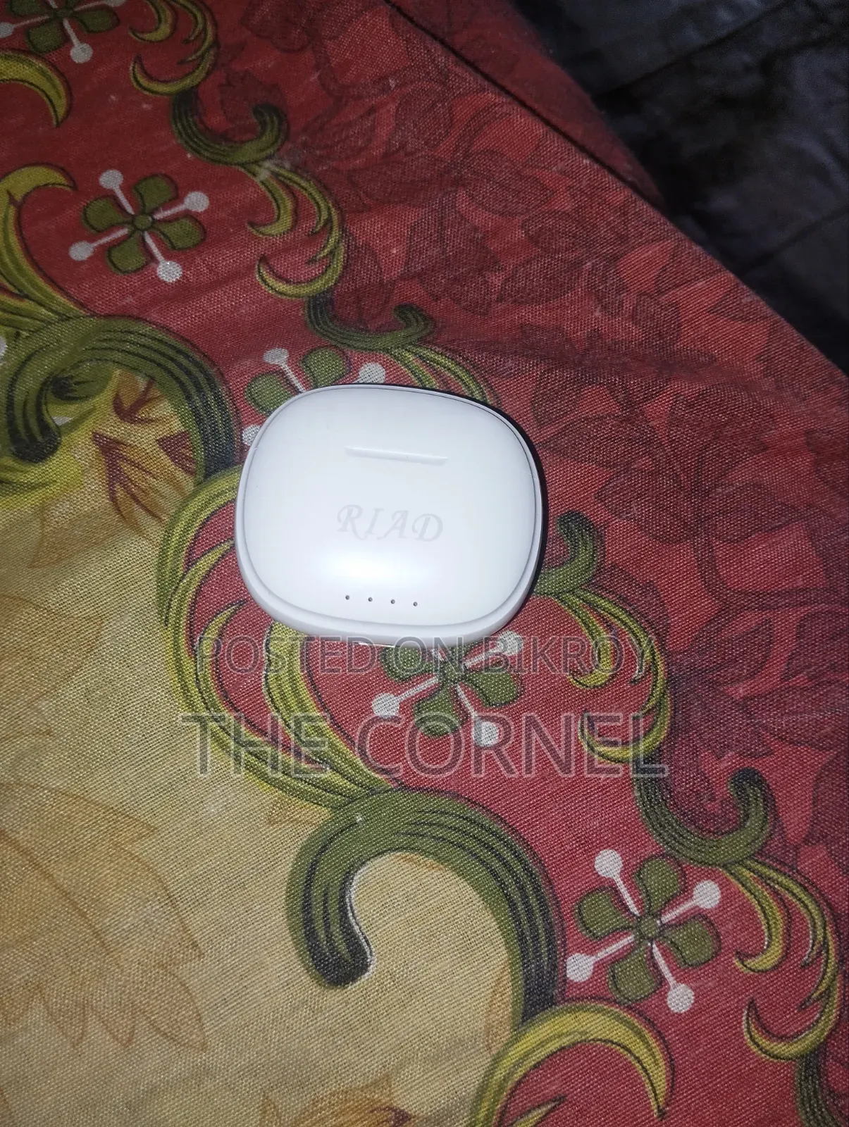 Riad, Earbuds