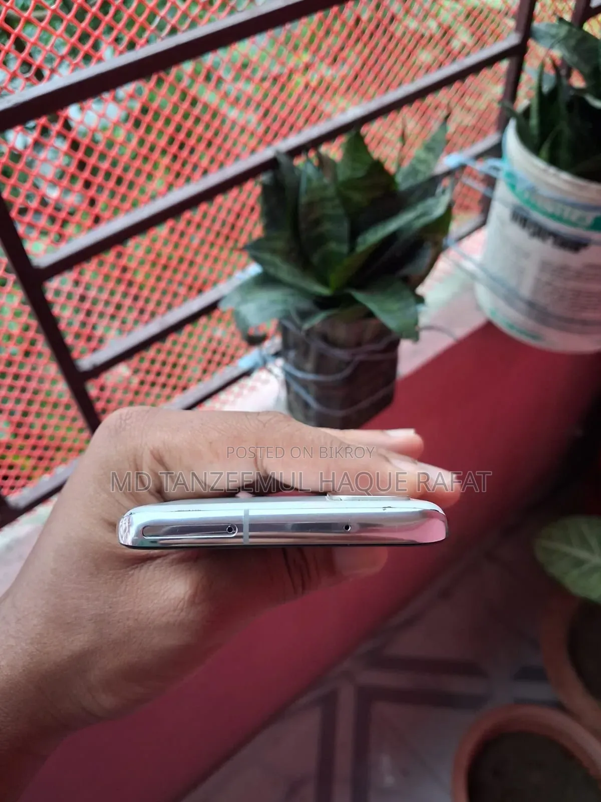 স্যামসাং গ্যালাক্সি এস২০ ১২৮ জিবি হোয়াইট