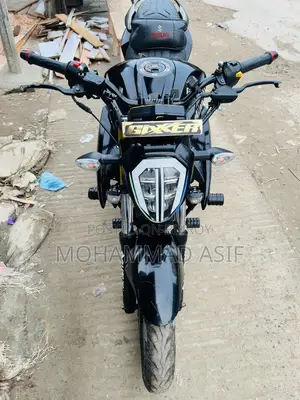 সুজুকি জিক্সার ২০২৫ ব্ল্যাক