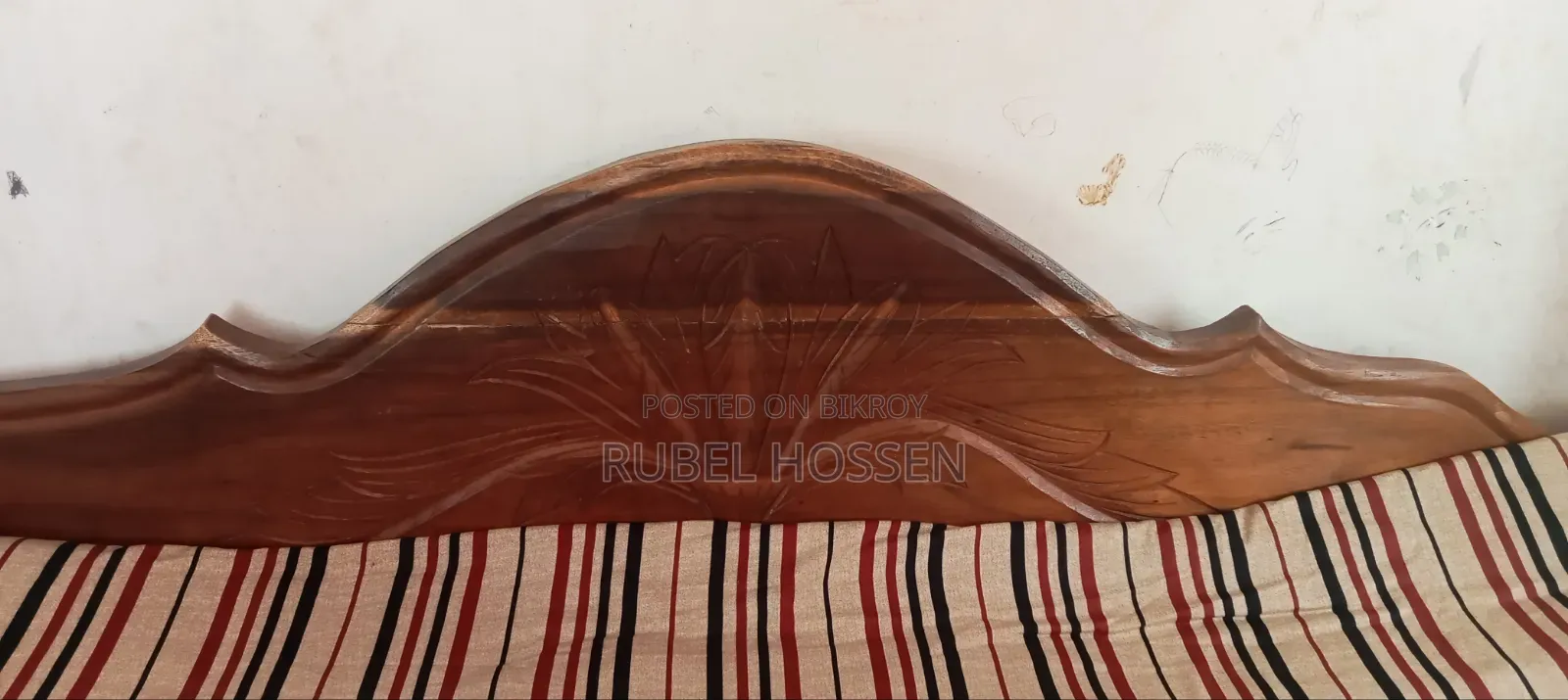 কাঠের একটি খাট বিক্রি করা হবে। সাইজ ৬/৭