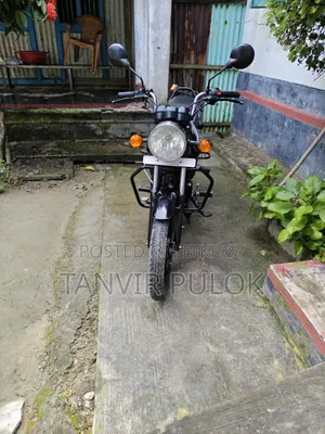 মাহিন্দ্রা সেঞ্চুরো ২০১৬ ব্ল্যাক