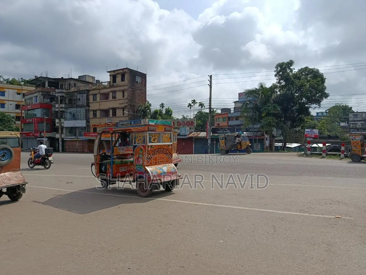এই জমি বিক্রি হবে