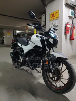 Hero Thriller 160R 2021 White