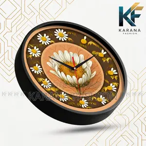 কারানা ফ্যাশন (KW25) ১২-ইঞ্চি হোয়াইট ডেইজি ফ্লোরাল ওয়াল ক্লক