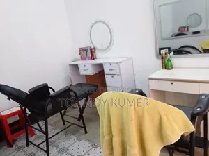 বিউটি পার্লারে আসবাবপত্র বিক্রি হবে