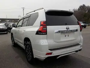 টয়োটা ল্যান্ড ক্রুজার প্রাডো ২.৭ ২০২১ পার্ল