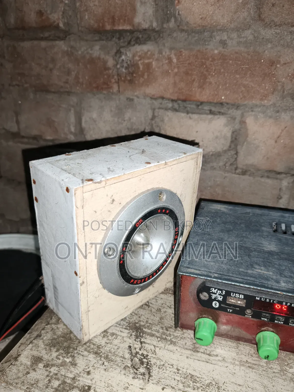 সাউন্ড সিস্টেম স্পিকার