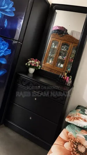 ড্রেসিং টেবিল