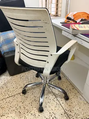 হোয়াইট চেয়ার