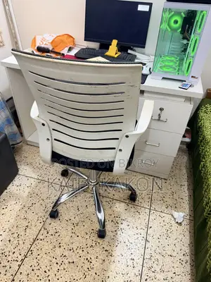 হোয়াইট চেয়ার