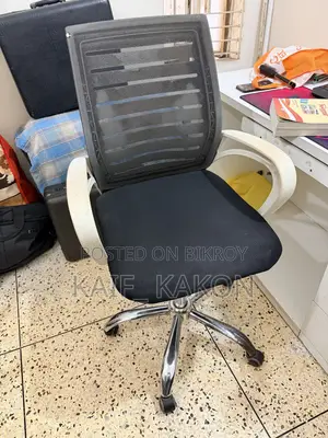 হোয়াইট চেয়ার