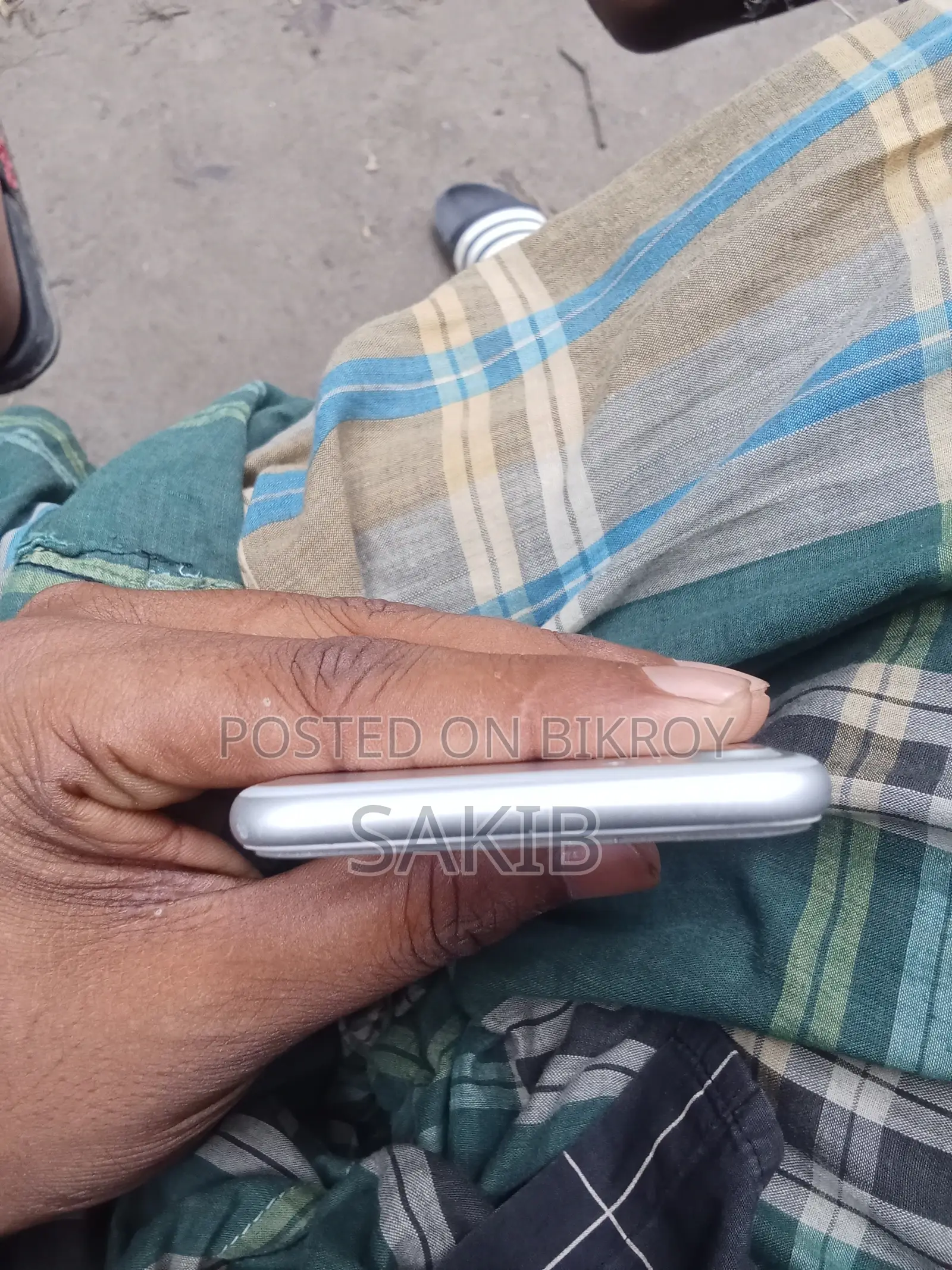 অ্যাপল আইফোন ৭ ৩২ জিবি সিলভার