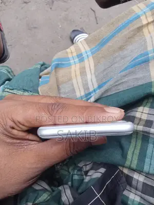 অ্যাপল আইফোন ৭ ৩২ জিবি সিলভার