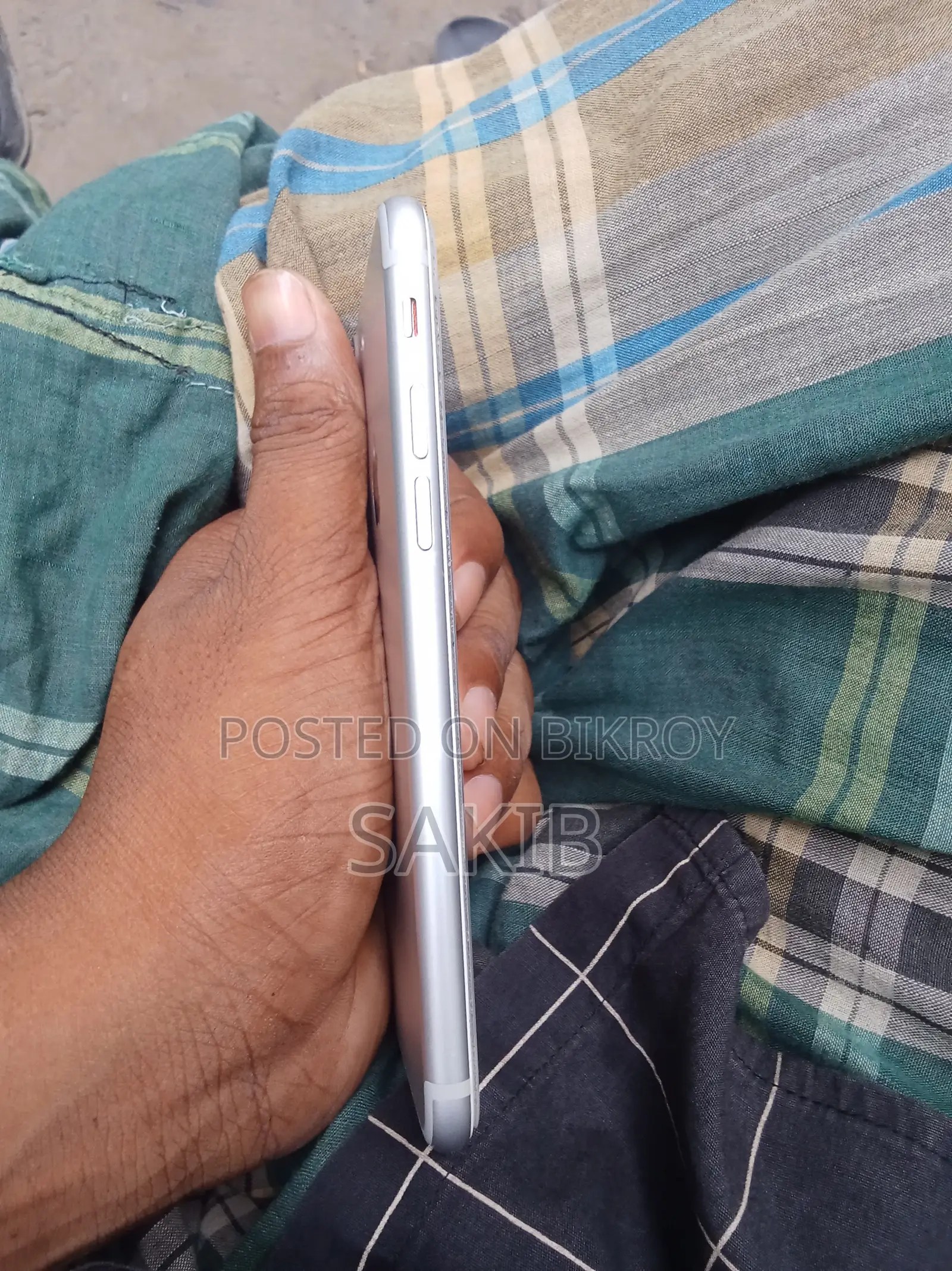 অ্যাপল আইফোন ৭ ৩২ জিবি সিলভার