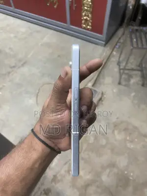 নাথিং ফোন ২ ১২৮ জিবি হোয়াইট