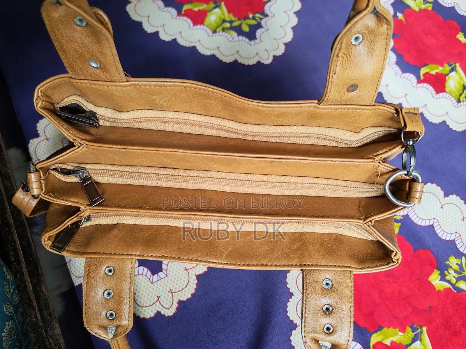ইউজড ব্যাগ, লং বেল্ট আছে।