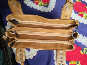 ইউজড ব্যাগ, লং বেল্ট আছে।