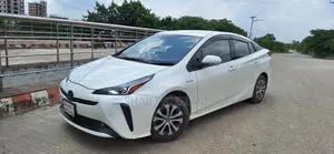 Toyota Prius 2019 Pearl