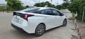 Toyota Prius 2019 Pearl