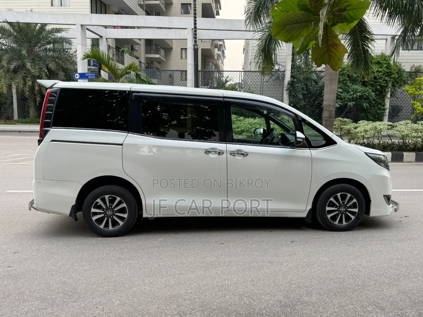 Toyota Noah 2019 Pearl