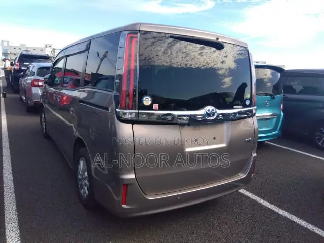 Toyota Noah 2021 Brown