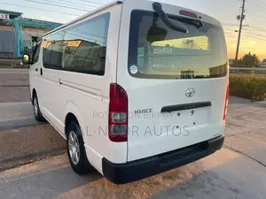 Toyota HiAce 2021 White