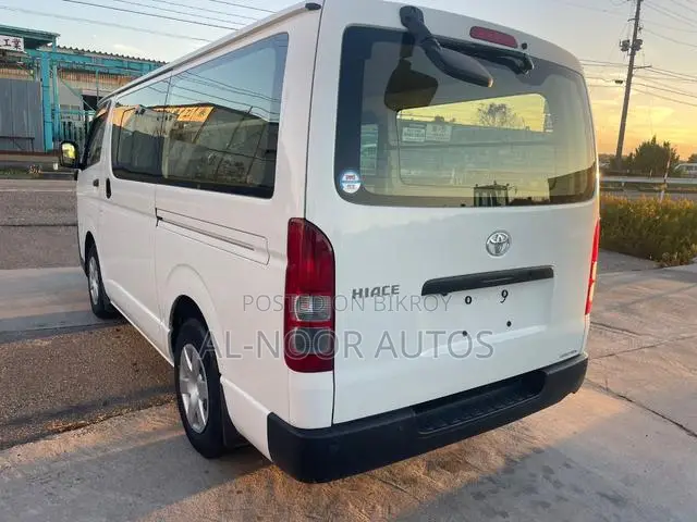 Toyota HiAce 2021 White