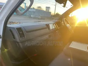 Toyota HiAce 2021 White