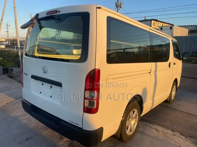 Toyota HiAce 2021 White