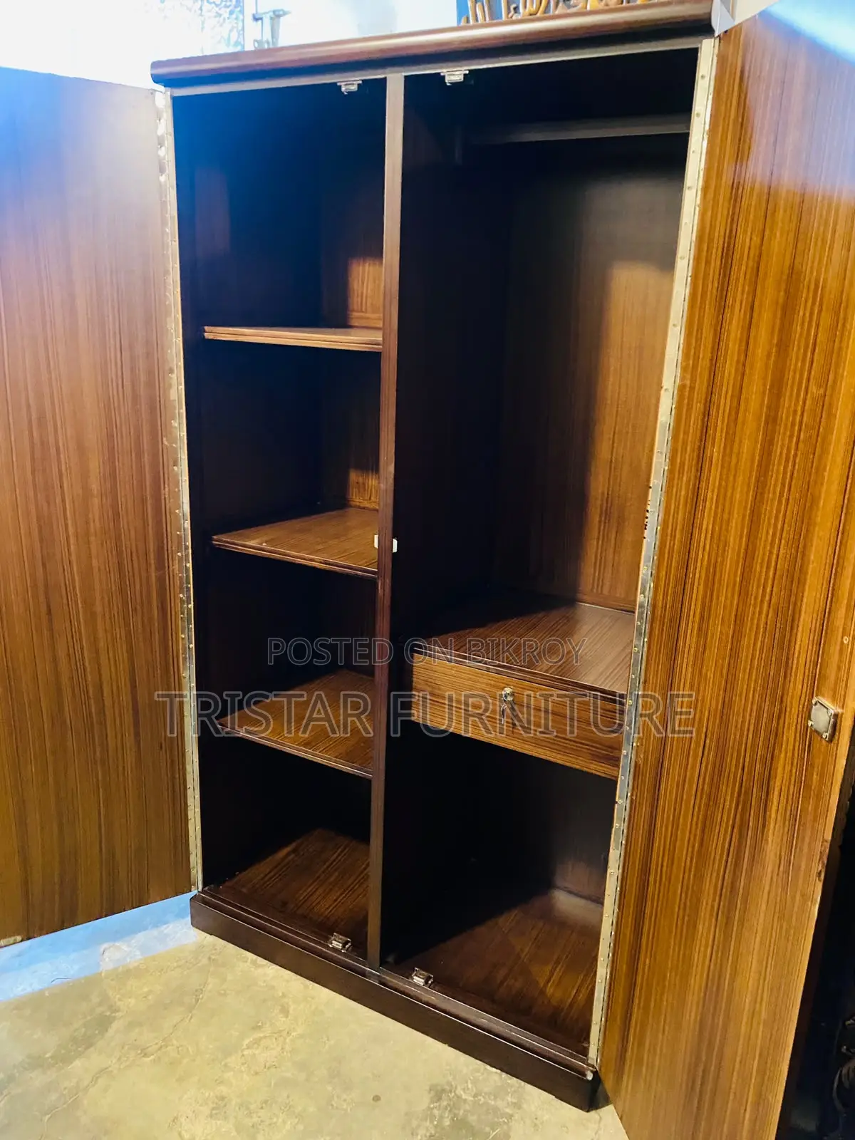 ২ দরজাসহ আধুনিক আলমারি