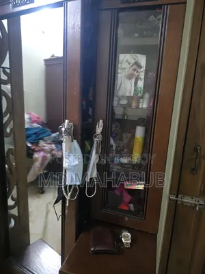 একটি ভালো মানের উড ড্রেসিং টেবিল