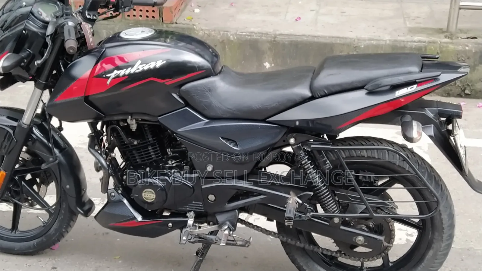 বাজাজ পালসার ১৫০ ২০২২ ব্ল্যাক