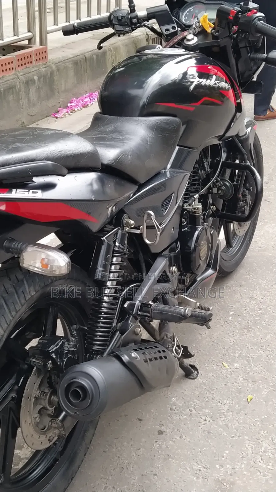 বাজাজ পালসার ১৫০ ২০২২ ব্ল্যাক