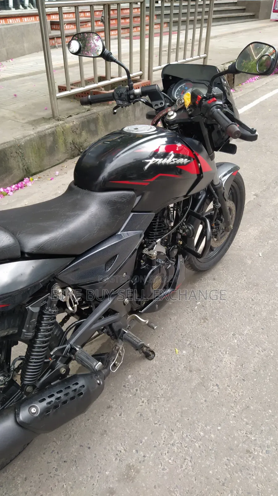 বাজাজ পালসার ১৫০ ২০২২ ব্ল্যাক