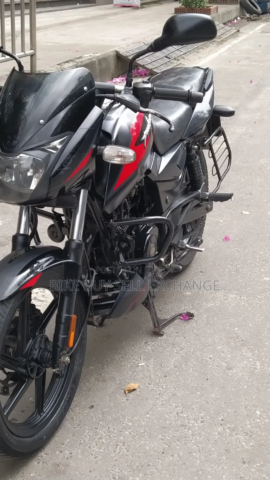 বাজাজ পালসার ১৫০ ২০২২ ব্ল্যাক