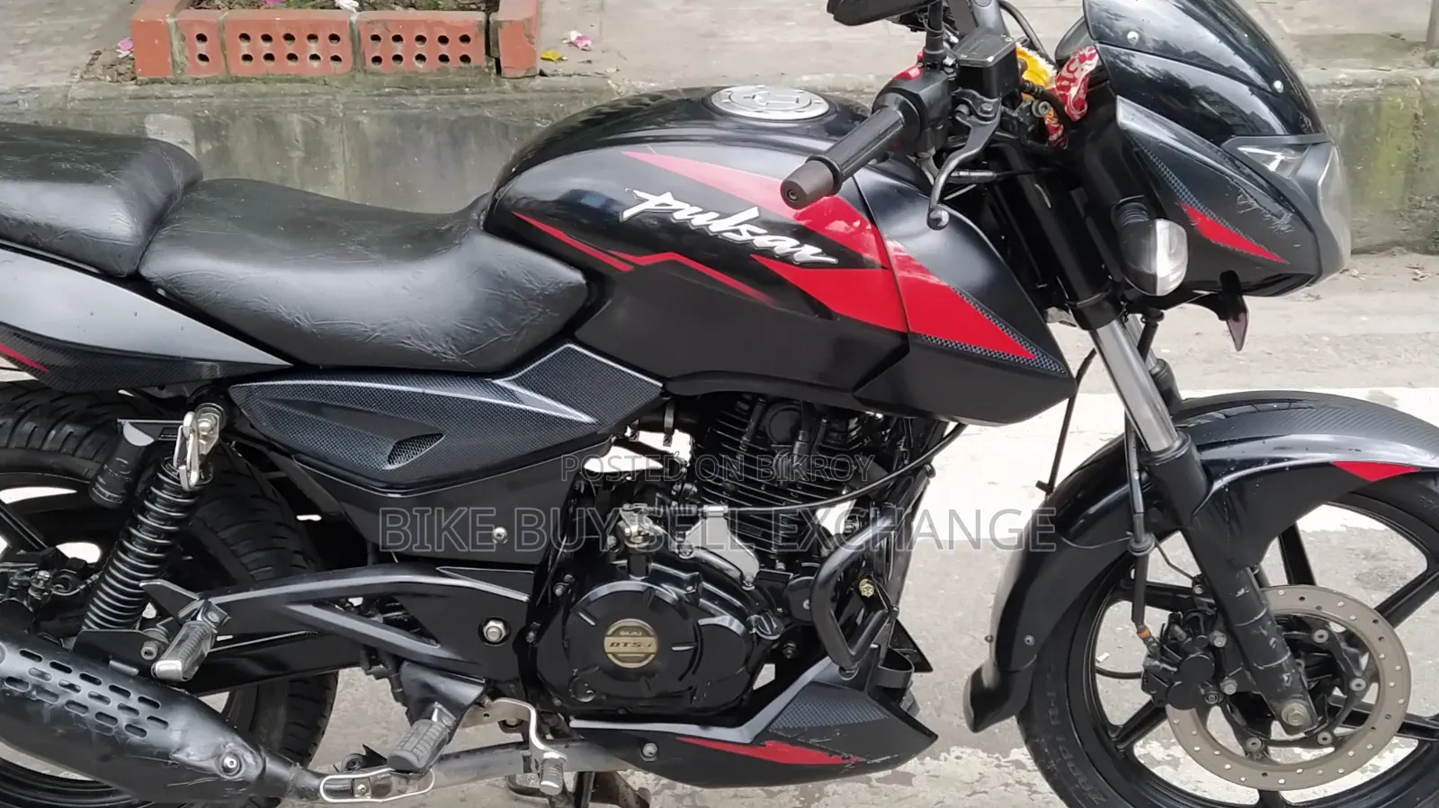 বাজাজ পালসার ১৫০ ২০২২ ব্ল্যাক