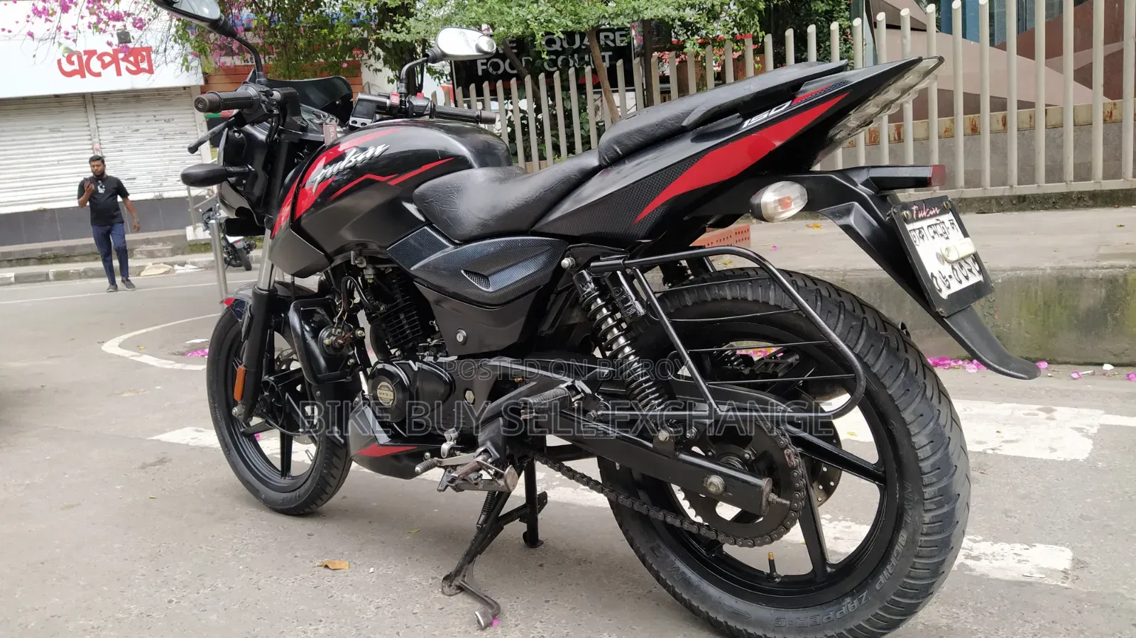 বাজাজ পালসার ১৫০ ২০২২ ব্ল্যাক