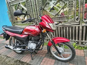 বাজাজ প্লাটিনা ১০০ ২০১৬ লাল