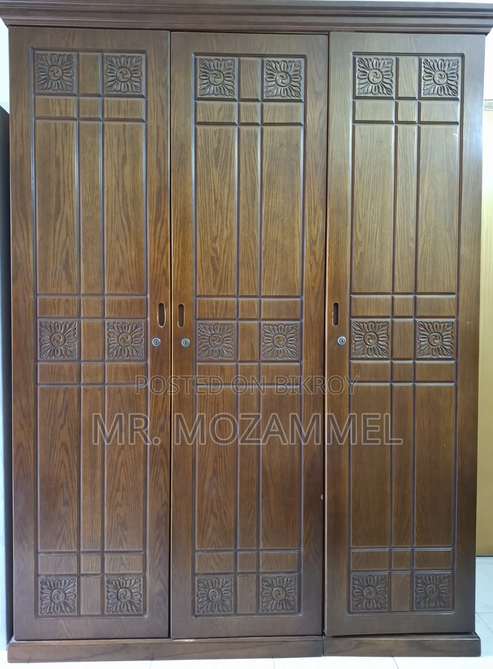 Premium Quality Oak Wood 03 Door Almirah for Sale–Excellent Condition