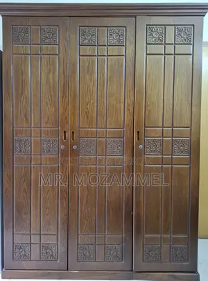 Premium Quality Oak Wood 03 Door Almirah for Sale–Excellent Condition