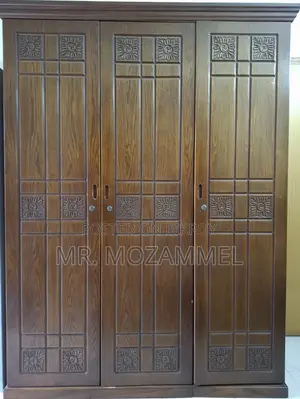 Premium Quality Oak Wood 03 Door Almirah for Sale–Excellent Condition