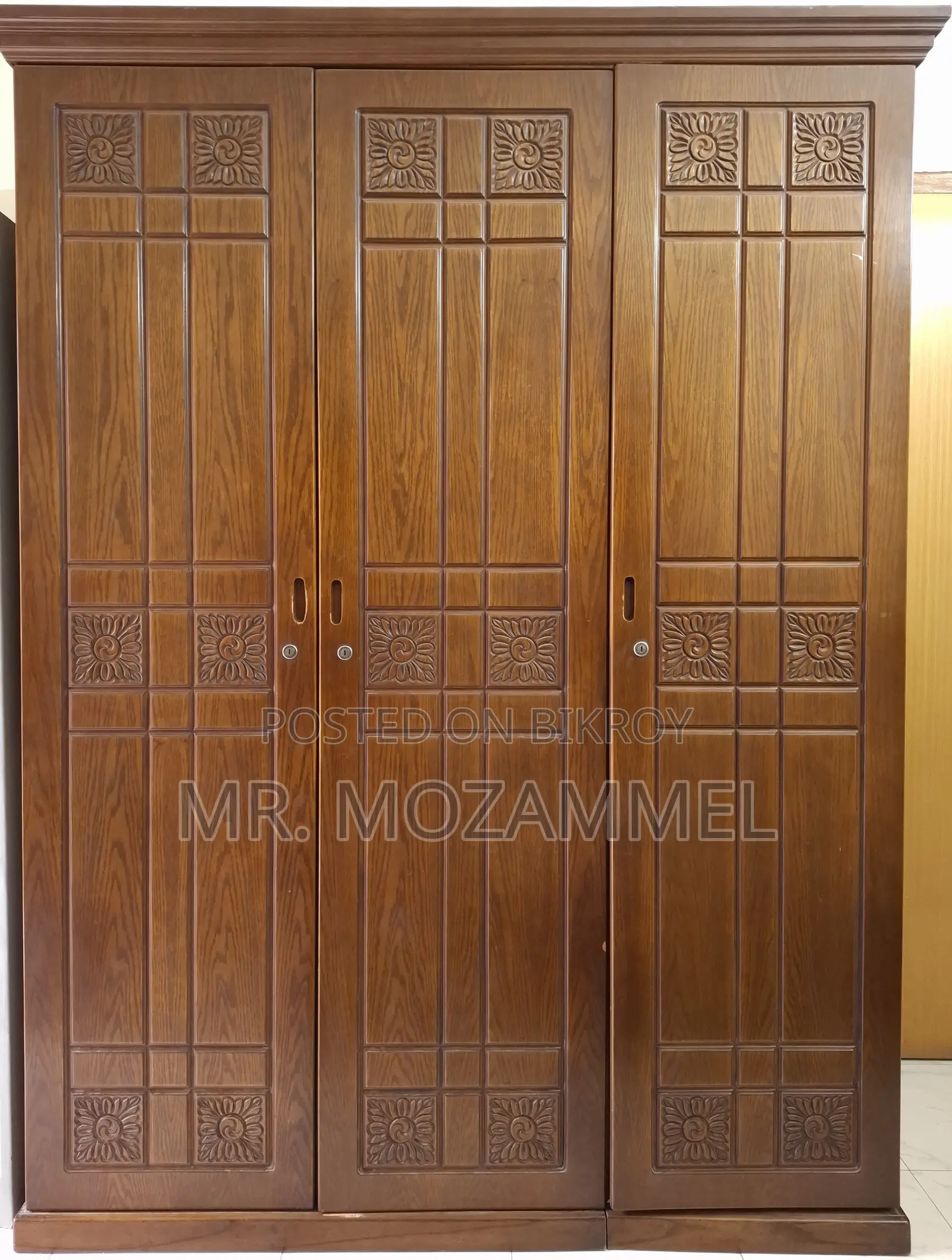 Premium Quality Oak Wood 03 Door Almirah for Sale–Excellent Condition