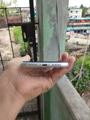 অ্যাপল আইফোন ১১ ৬৪ জিবি সাদা