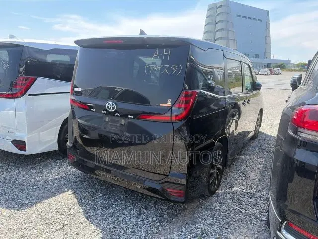 Toyota Noah 2022 Black