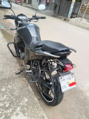 ইয়ামাহা এফজেডএস ভি২ ২০১৭ ব্ল্যাক