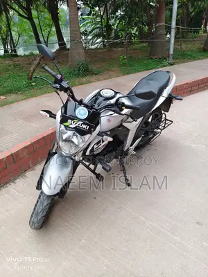 সুজুকি গিক্সার ২০২৩ সিলভার