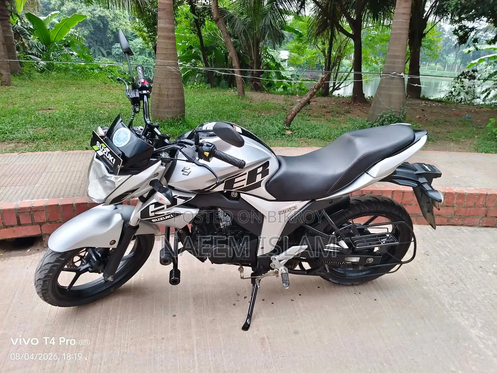 সুজুকি গিক্সার ২০২৩ সিলভার
