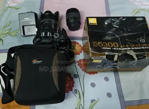 নিকন ডি৫৩০০ ডিএসএলআর ক্যামেরা এবং নিকন এএফ-এস নিকোর ৫০ মিমি এফ/১.৮জি লেন্স